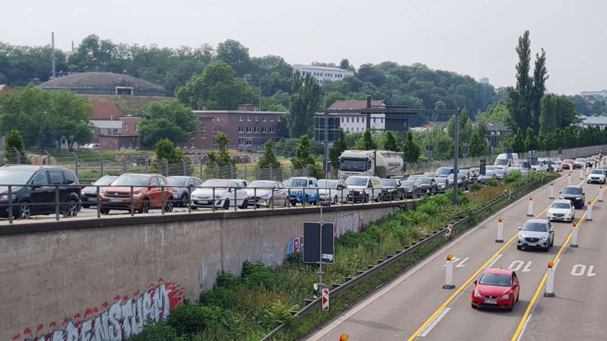 Sperrung im Neckarpark Stuttgart: Baustelle sorgt für Staus in der City