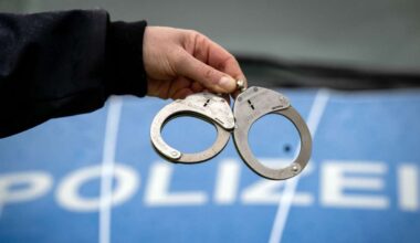 Stuttgart-Mitte: Mutmaßlicher Dieb wehrt sich gegen Ladendetektiv – U-Haft