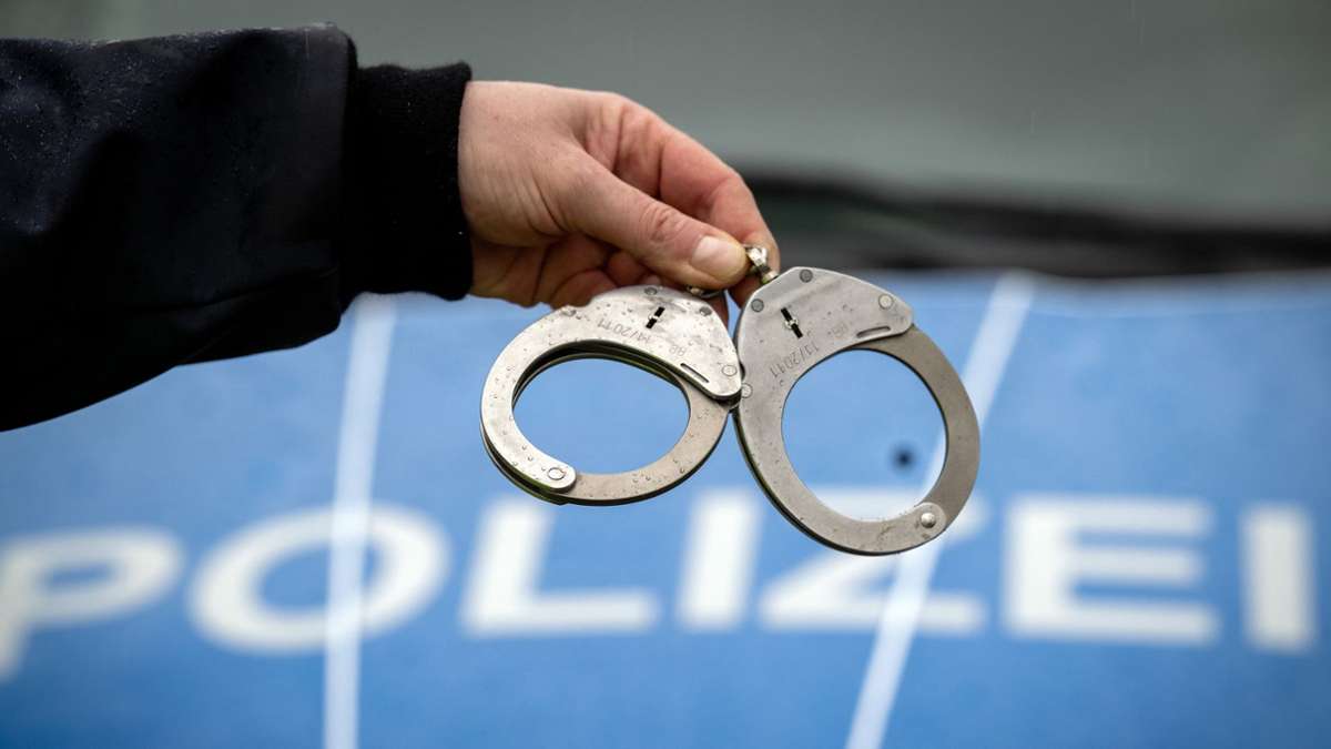 Stuttgart-Mitte: Mutmaßlicher Dieb wehrt sich gegen Ladendetektiv – U-Haft