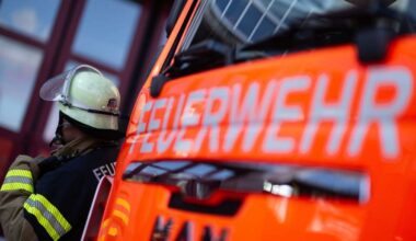 Esslingen: Smart gerät in Brand – Hitze beschädigt zwei Porsche sowie ein Haus - Kreis