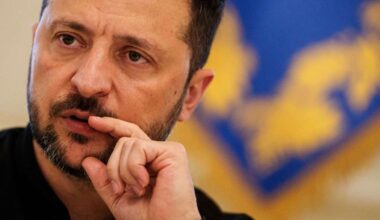 Ukraine-Krieg: Selenskyj : Russland zeigt ganzer Welt den Stinkefinger - Politik