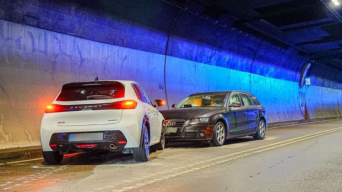 Unfall in Stuttgart: Im Heslacher Tunnel auf Gegenfahrbahn geraten