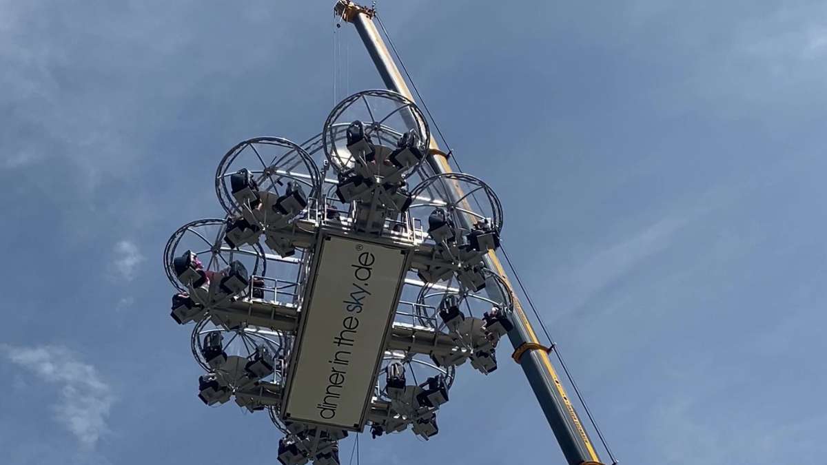 „Dinner in the Sky“ in Stuttgart: Nichts für schwache Nerven – Essen in 50 Metern Höhe
