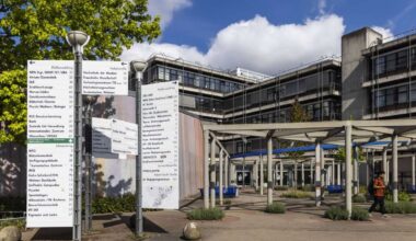 Belästigung nahe Uni Stuttgart: Mann masturbiert vor Spaziergängerin – Polizei sucht Zeugen