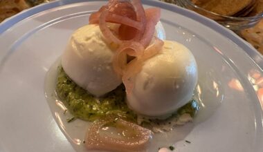Käse vom Laufband bei "Pick and Cheese"