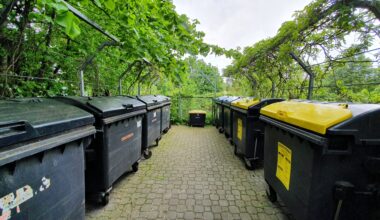 HWS leert Abfallbehälter nach Pfingsten