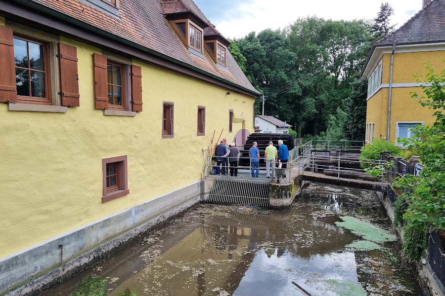 Obermühle kann dank Spende der Durlacher Bürgerstiftung weiterklappern