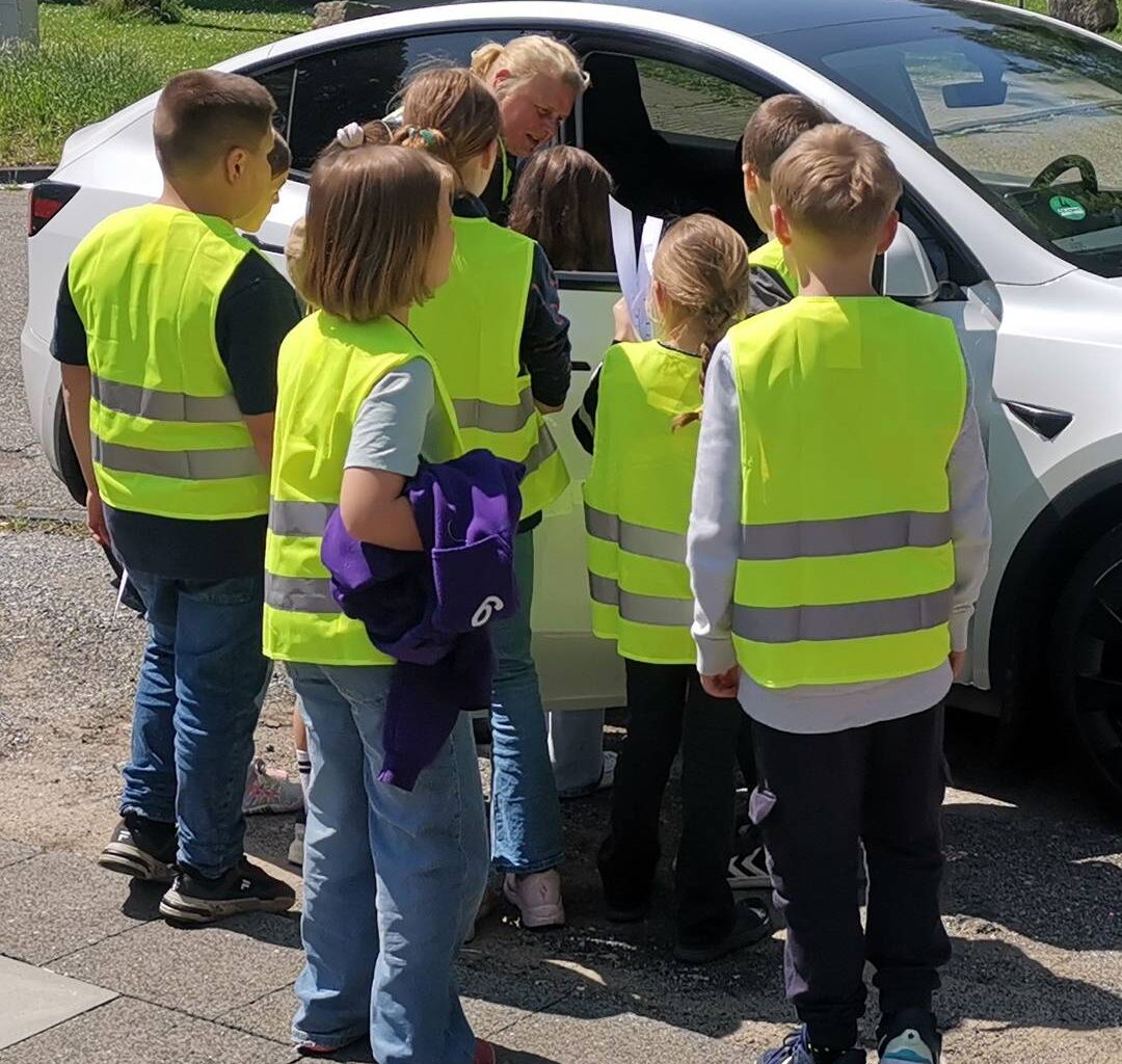 Denk- und Dankzettel: Grundschüler verteilen Lob und Tadel