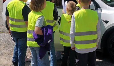 Denk- und Dankzettel: Grundschüler verteilen Lob und Tadel