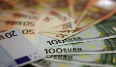 Nahaufnahme verschiedener Euro-Banknoten, symbolisiert Reichtum und finanziellen Erfolg.