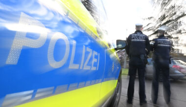 Unbekannter beißt Reisendem ein Stück vom Ohr ab
