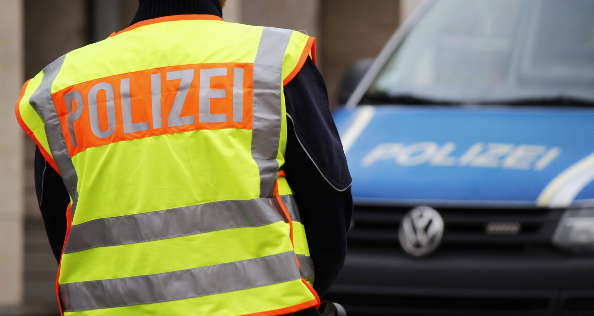 Straßenbahn kollidiert in der Reilstraße mit Polizeiauto