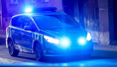Imbissverkäuferin von jungen Männern angegriffen und rassistisch beleidigt