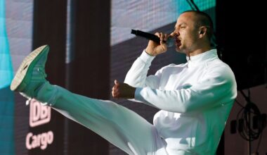 Mann zieht bei K.I.Z blank – alle schauen zu