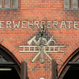 Symbolbild: Feuerwehrhaus, einer Freiwilligen Feuerwehr. (Quelle: dpa/Tack)