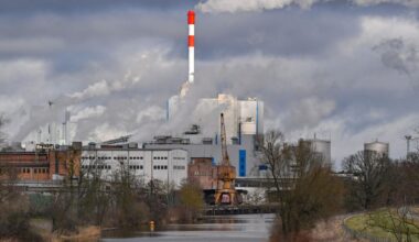 Brandenburg: Brand in Papiersilo des Schwedter Leipa-Werks gelöscht