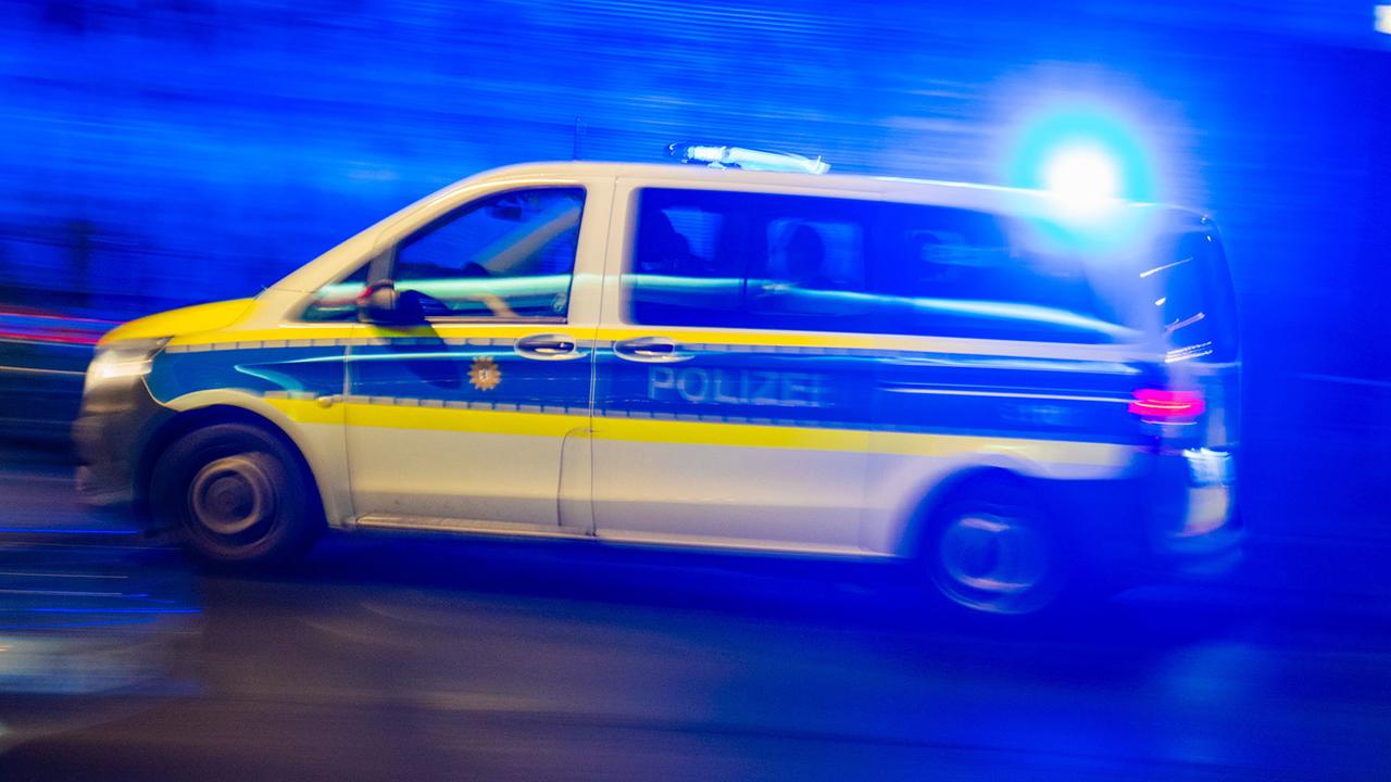 Berlin: Berlin-Lichtenberg: Mann kauft Messer in Supermarkt und verletzt Kunden damit schwer