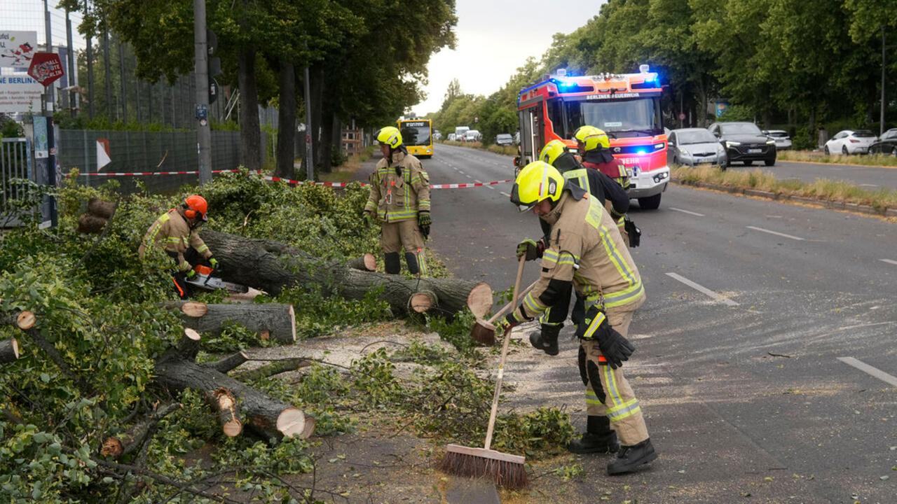 Brandenburg Berlin: Innensenatorin will etwaige Fehleinschätzung des Wetterdienstes prüfen lassen