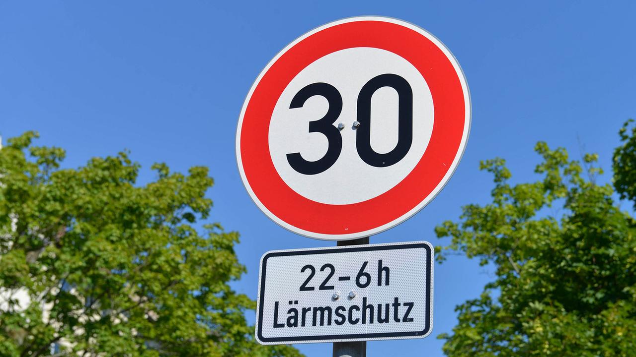 Berlin: Senat will auf Hunderten Straßen nachts Tempo 30 einführen