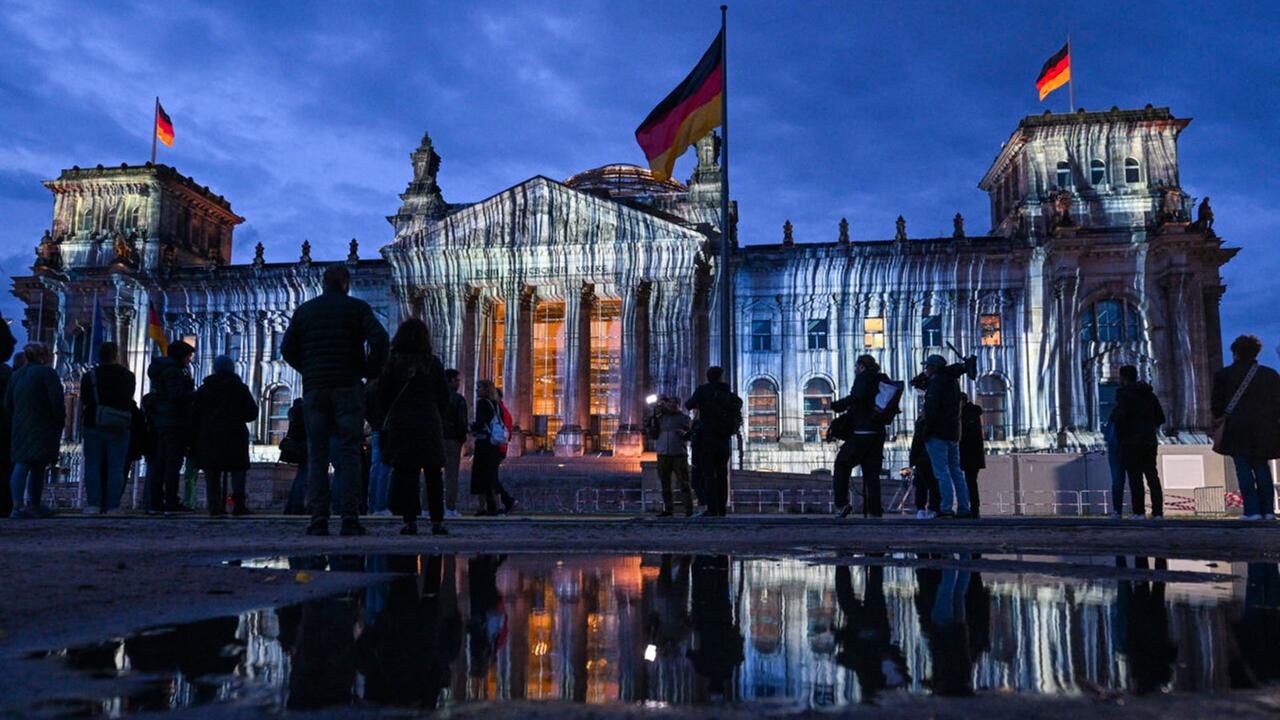 Berlin: 30 Jahre nach Kunstaktion von Christo und Jeanne-Claude: Reichstagsgebäude wird per Lichtprojektion erneut "verhüllt"