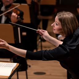 Archivbild:Joana Mallwitz dirigiert am 28.11.2020 im Konzerthaus Berlin.(Quelle:Martin Walz)