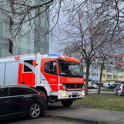 Benzin an die Wohnungstür des Nachbarn geschüttet – Tatverdächtiger festgenommen. (Quelle: BLP/Sappeck)