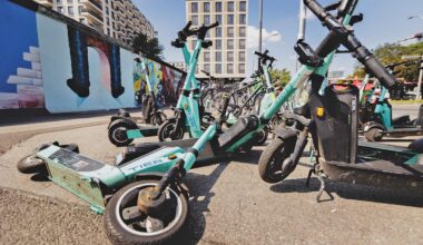 Berlin Brandenburg: Neuer Gesetzentwurf: Verkehrsminister plant das Parken von E-Scootern einzuschränken