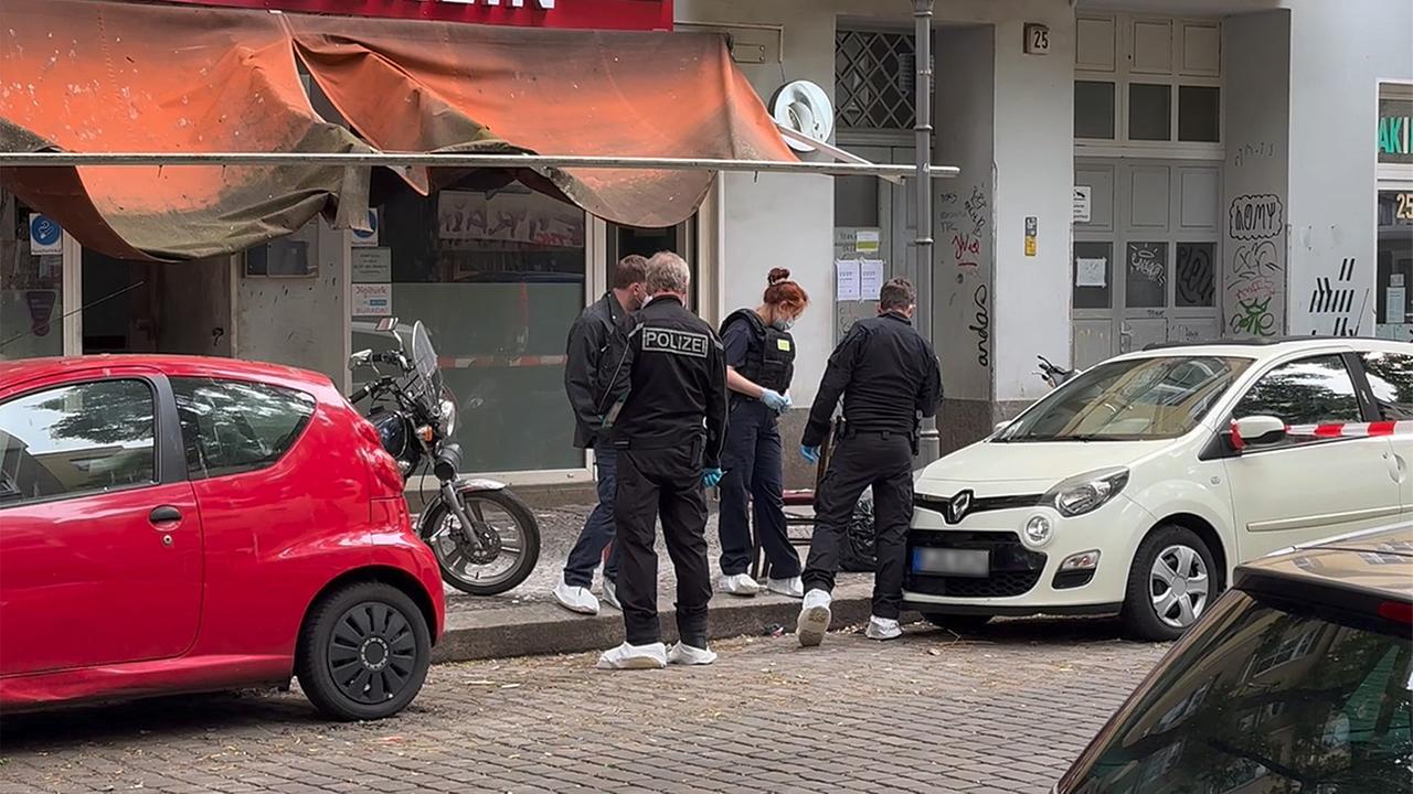 Berlin: Explosion vor Café in Berlin-Neukölln hinterlässt massive Schäden