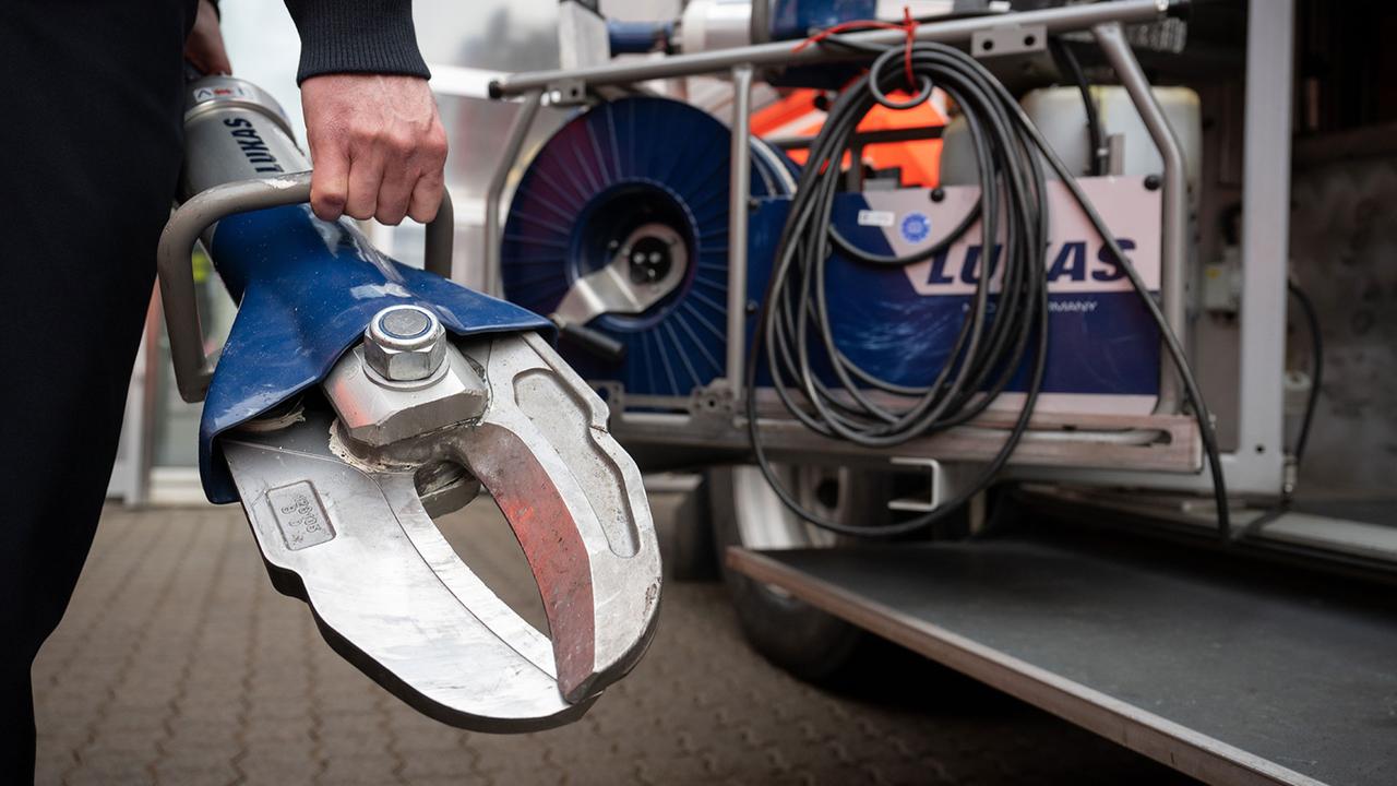 Brandenburg: Hydraulische Scheren und Spreizer: Einbrecher stehlen Spezialwerkzeuge aus Feuerwache in Schwedt