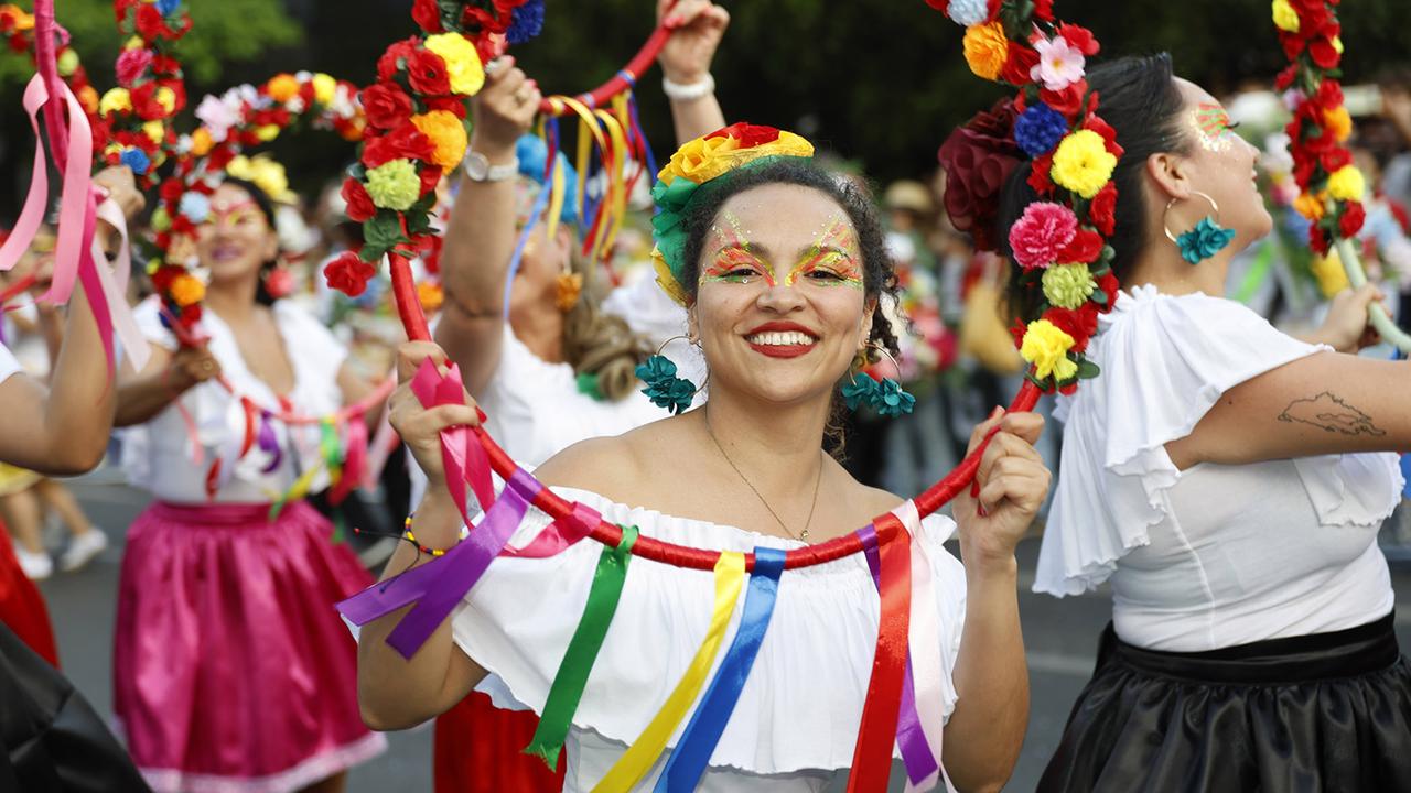 Berlin: Karneval der Kulturen: Großer Straßenumzug führt am Sonntag erstmals durch Friedrichshain