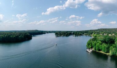 Brandenburg: Oder-Spree: Mehrere Boote auf Flakensee bei Erkner in Brand geraten
