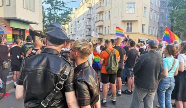 Berlin: Berlin-Schöneberg: 250 Menschen demonstrieren nach Angriff gegen Homophobie