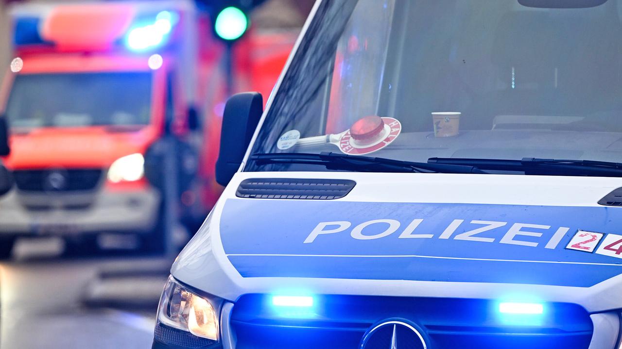 Berlin: 24-jähriger Fußgänger stirbt bei Unfall in Berlin-Dahlem - Fahrer flüchtet