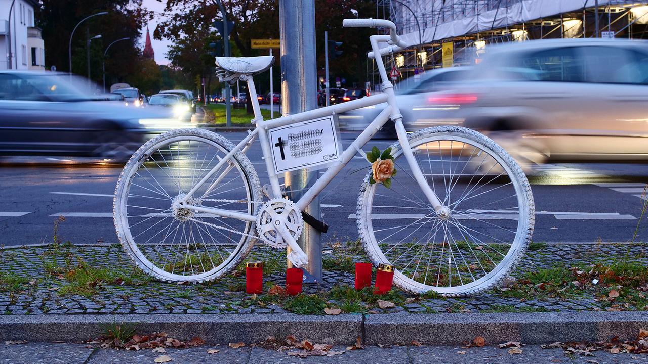 Berlin: Berlin-Zehlendorf: 87-Jährige stirbt wenige Tage nach Unfall mit Fahrrad im Krankenhaus