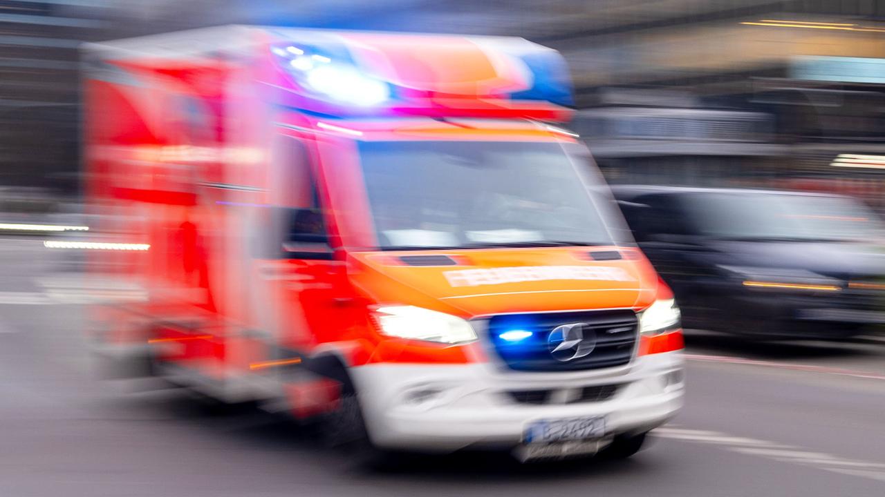Berlin: Treptow-Köpenick: Frau wird an der Wuhlheide von Auto tödlich erfasst