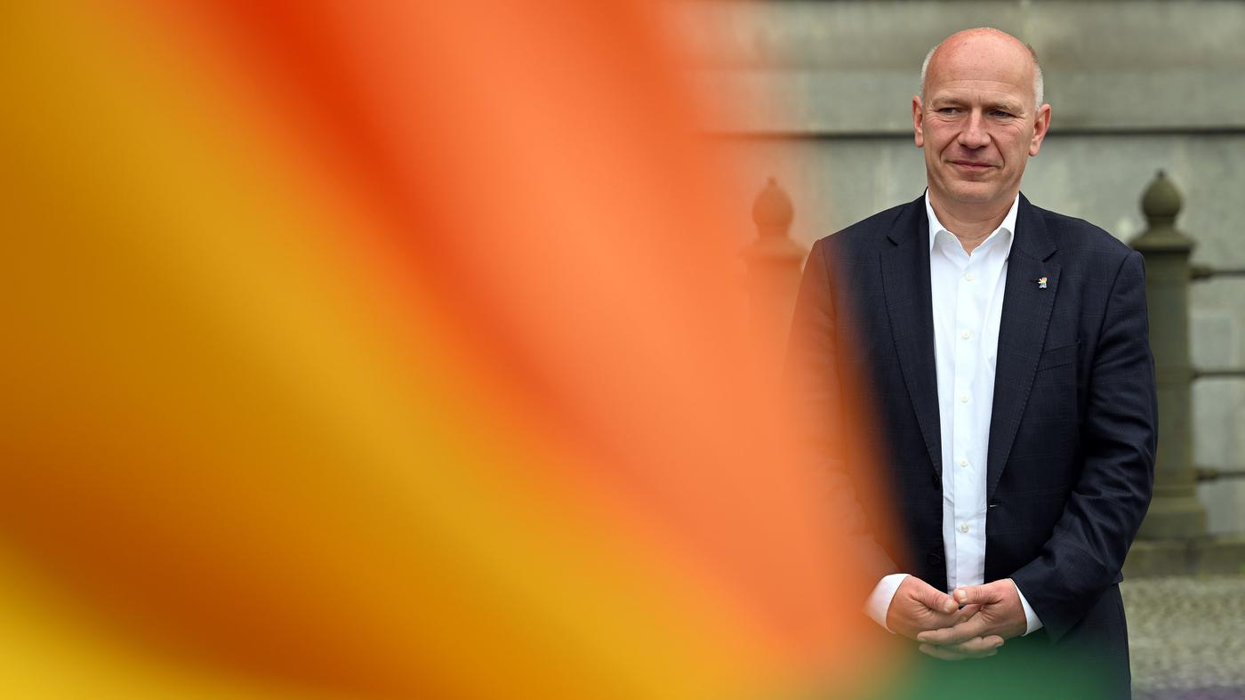 Berlin will Grundgesetz zugunsten queerer Menschen ändern