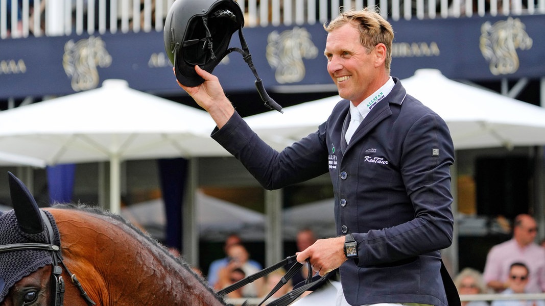 Reiten: Thieme zum vierten Mal Derby-Sieger in Klein Flottbek | NDR.de - Sport