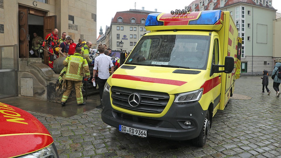 Rettungseinsatz: Mann kollabiert auf Aussichtsplattform der Dresdner Frauenkirche