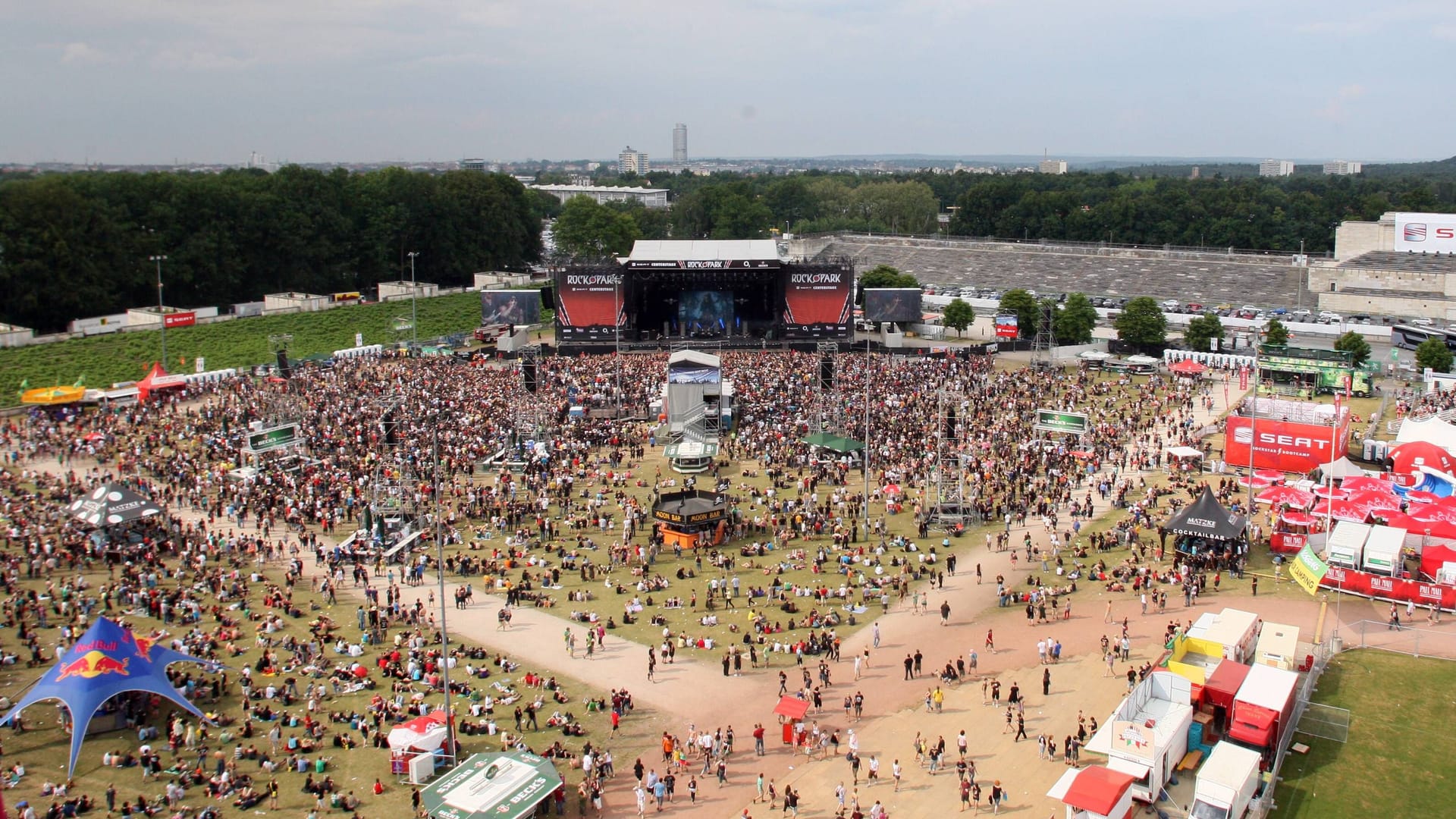 Blick auf die Hauptbühne bei Rock im Park (Archivbild): Es wird ein hoher Andrang erwartet.