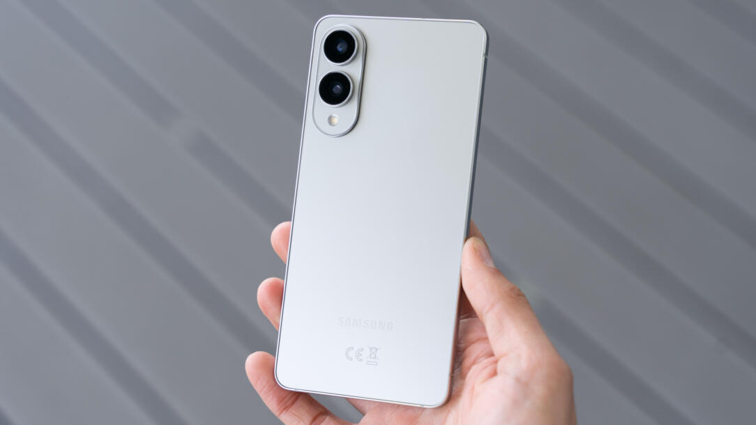 samsung galaxy s25 edge rückseite hand