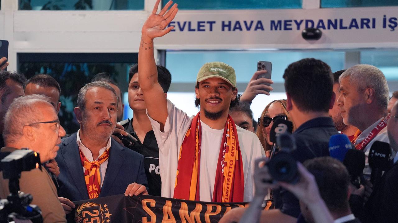 Leroy Sané in Istanbul: Blitzlichtgewitter & euphorische Fans