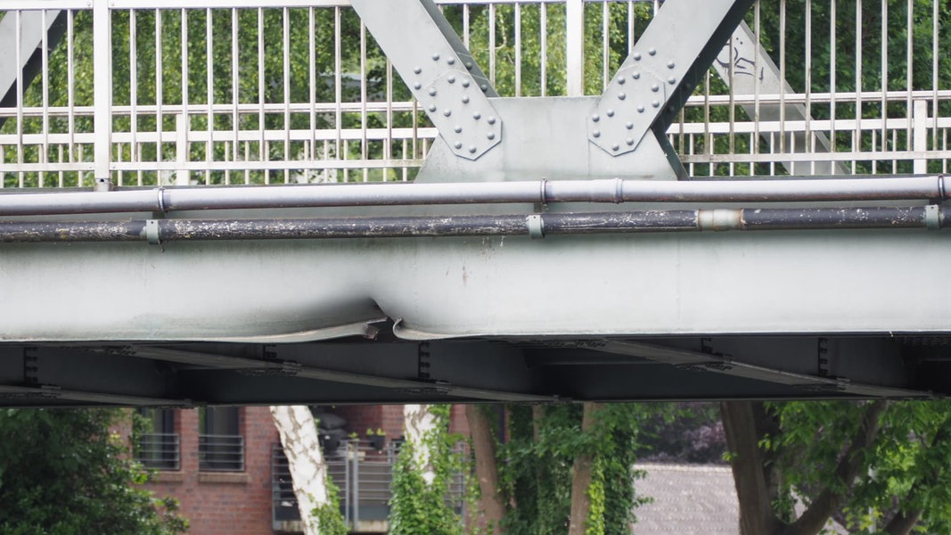 Nach Schiffsunfall in Lingen: Brücke nicht einsturzgefährdet | NDR.de - Nachrichten - Niedersachsen