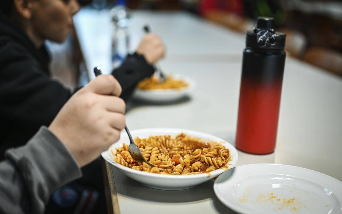An der GGS Pestalozzistraße in Rheinhausen gibt es für die Schulkinder schon seit Monaten kein angemessenes Mittagessen.