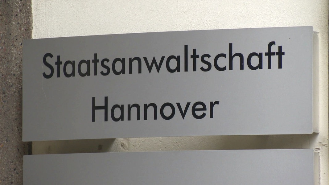 Farbattacke auf den Landtag in Hannover: 24-Jähriger angeklagt | NDR.de - Nachrichten - Niedersachsen