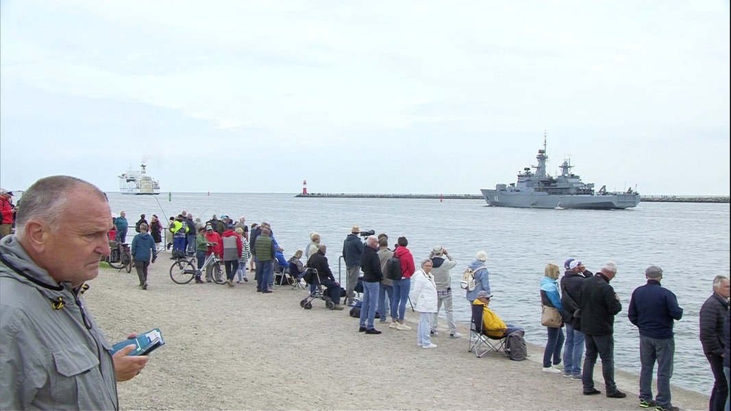 Baltops: Kriegsschiffe laufen zum NATO-Manöver in die Ostsee aus | NDR.de - Nachrichten
