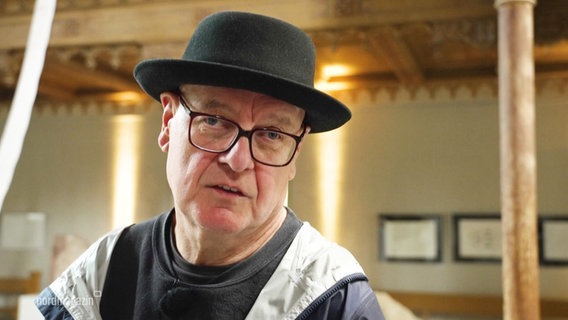 Der Künstler Peter Hecht. © Screenshot 