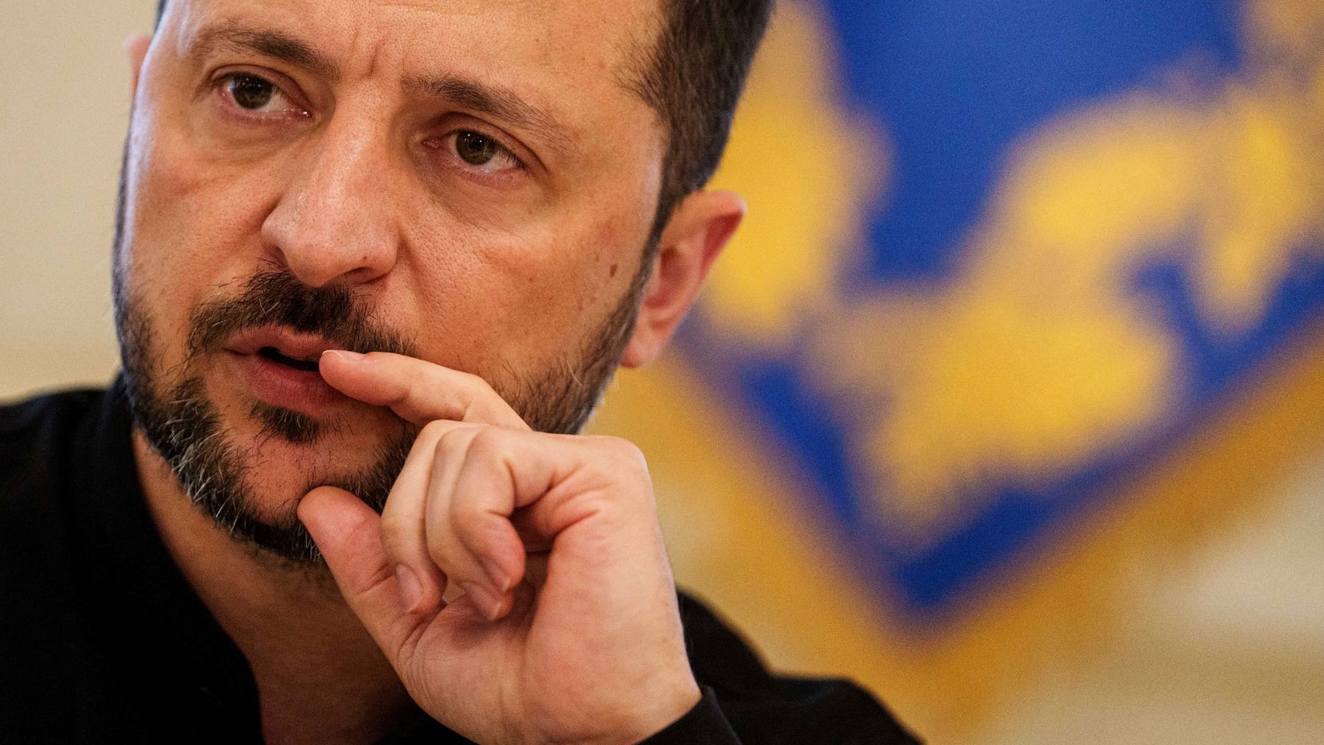 Der ukrainische Präsident Wolodymyr Selenskyj kritisiert westliche Firmen, die Russland noch unterstützen.