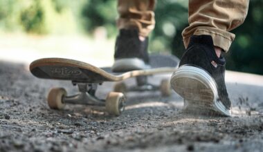 Skateboard mit Füßen drauf