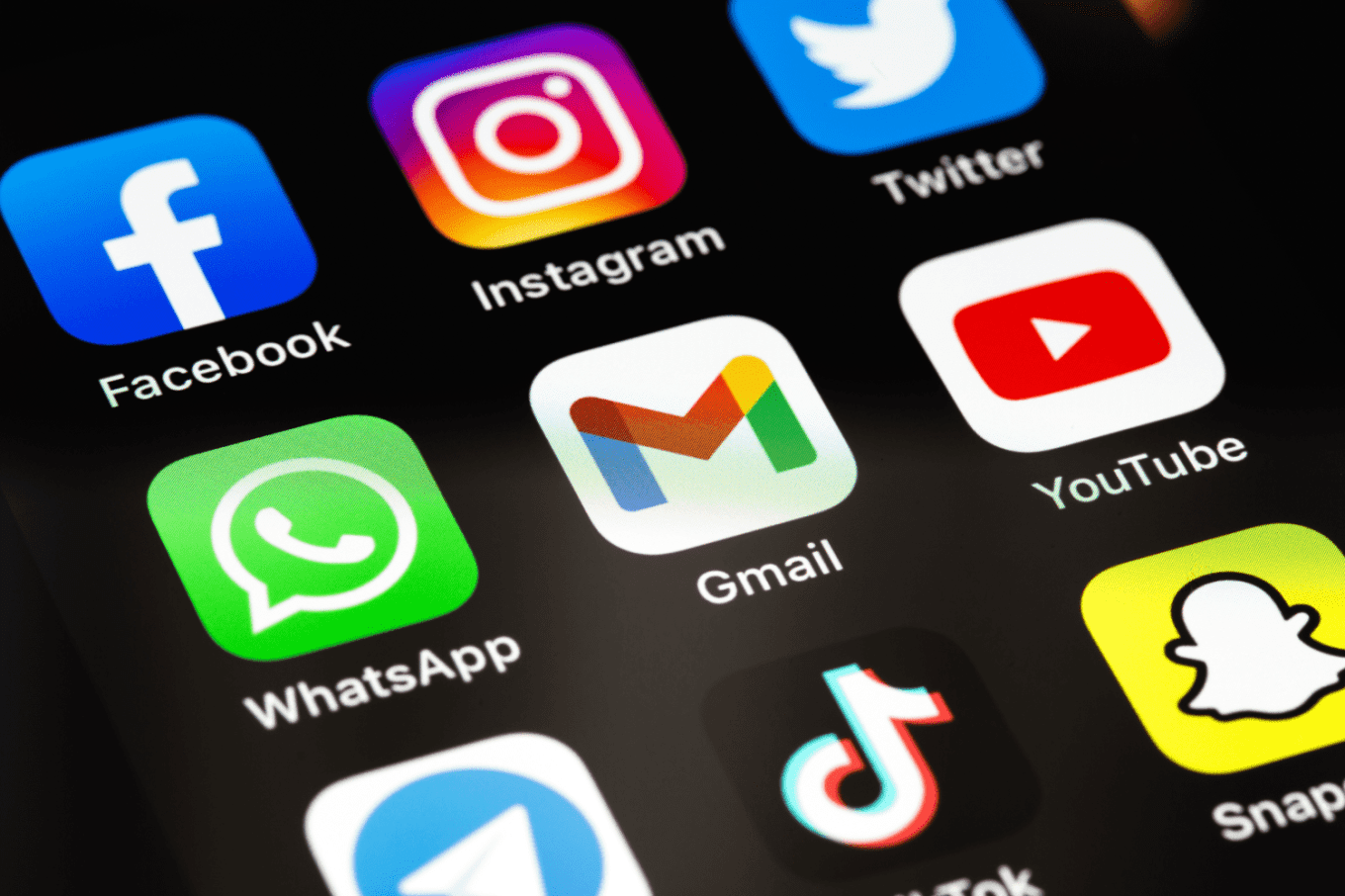 Frankreich will ernst machen: Verbot von Social Media für Menschen unter 15 Jahre