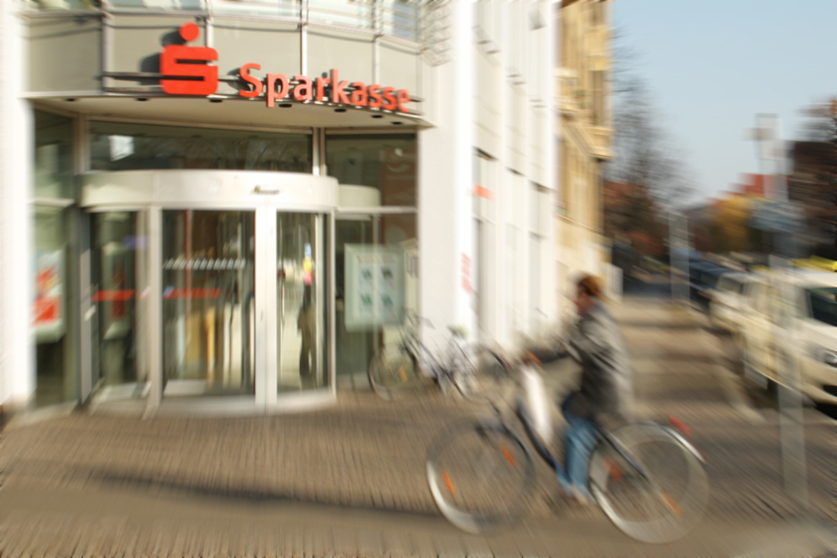 Sparkasse Connewitz, verschwommenes Bild.